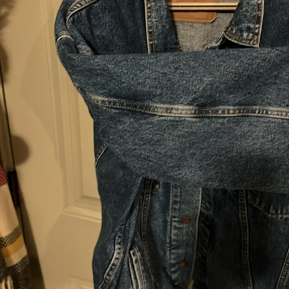Size large Levi’s denim jacket, Excellent condition. Clean smoke free. - Picture 7 of 13